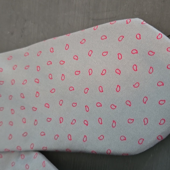 Surrey Sophisticates Gray Silk Tie - Picture 3 of 5